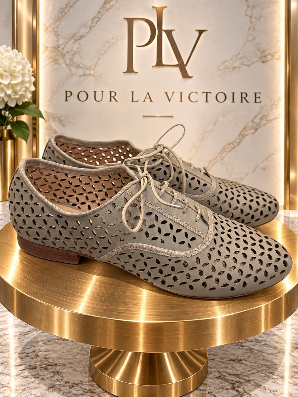 New Pour La Victoire Mirage Gray Laser Cut Leather Oxford Flats Size 6.5M